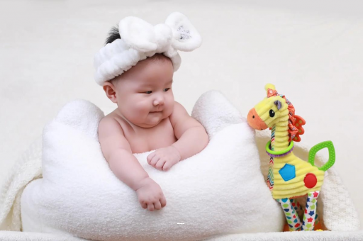 保山宝宝打嗝吐奶怎么回事